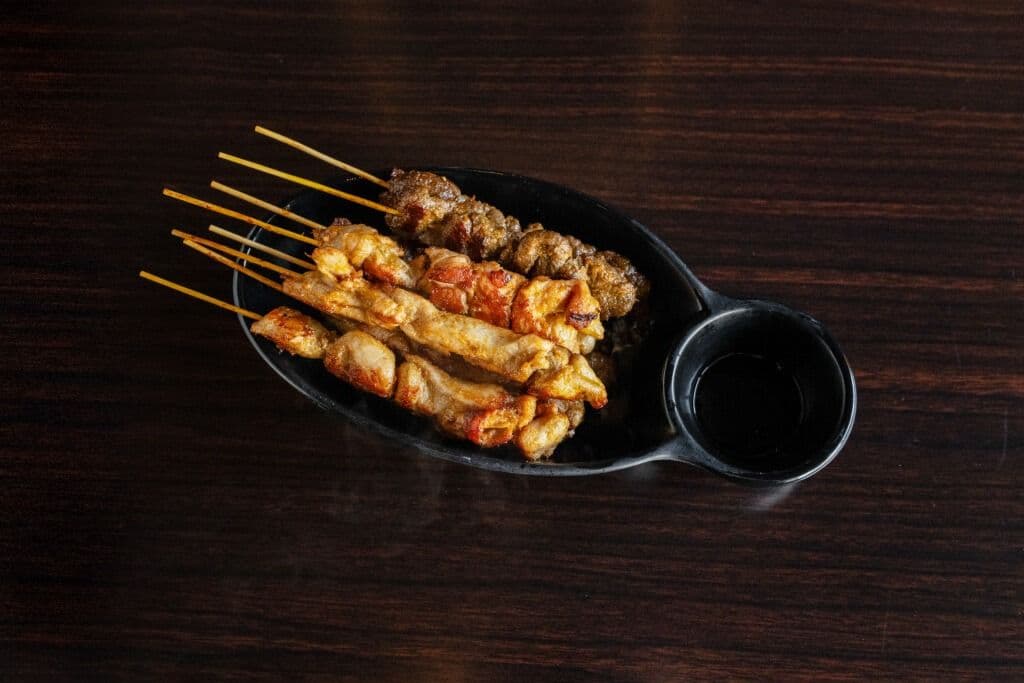 Satays (4 pcs)
