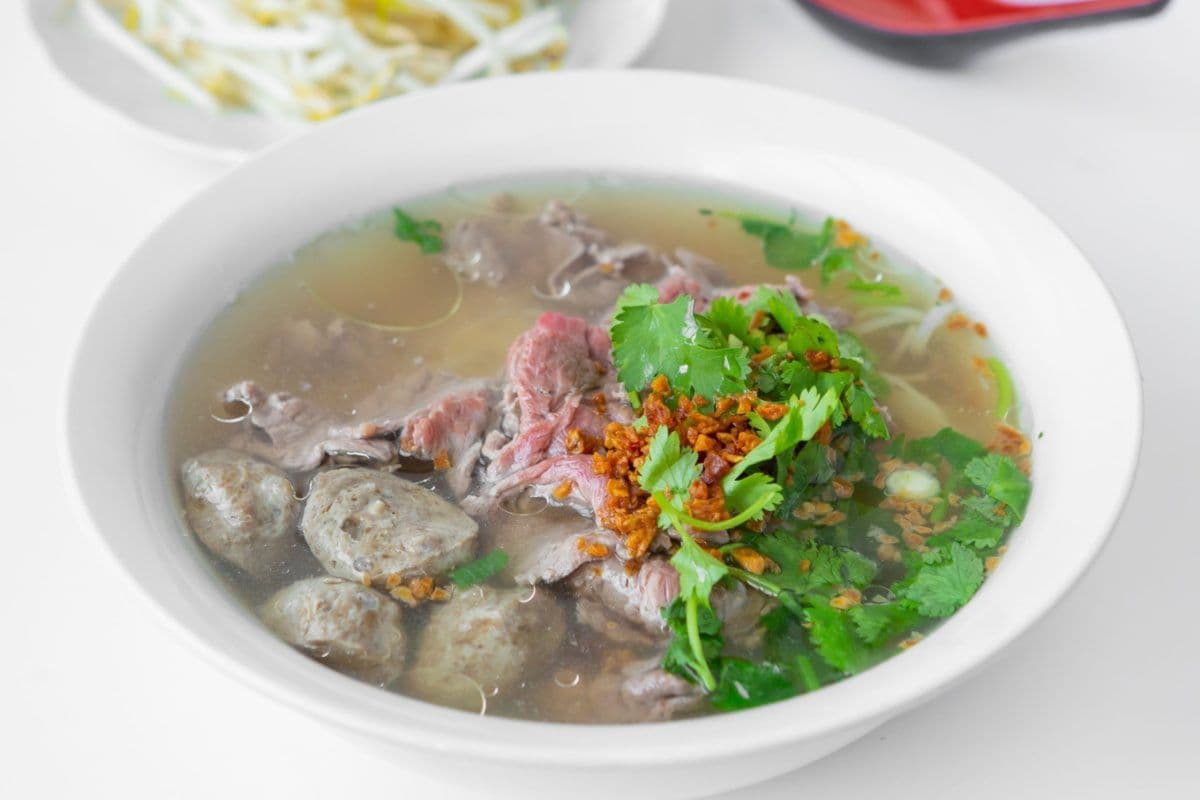 Nouilles aux Boulettes de Boeuf & Viande / Noodle Soup with Meat Ball & Meat