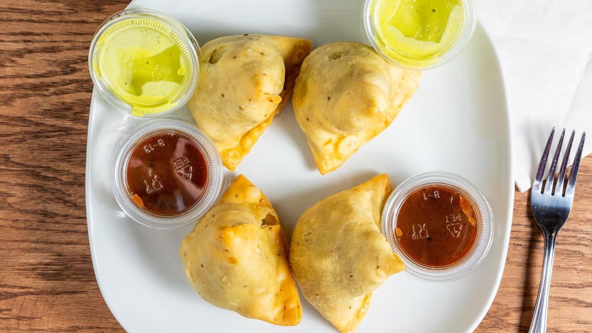 Veggie Samosas (2 Pieces)