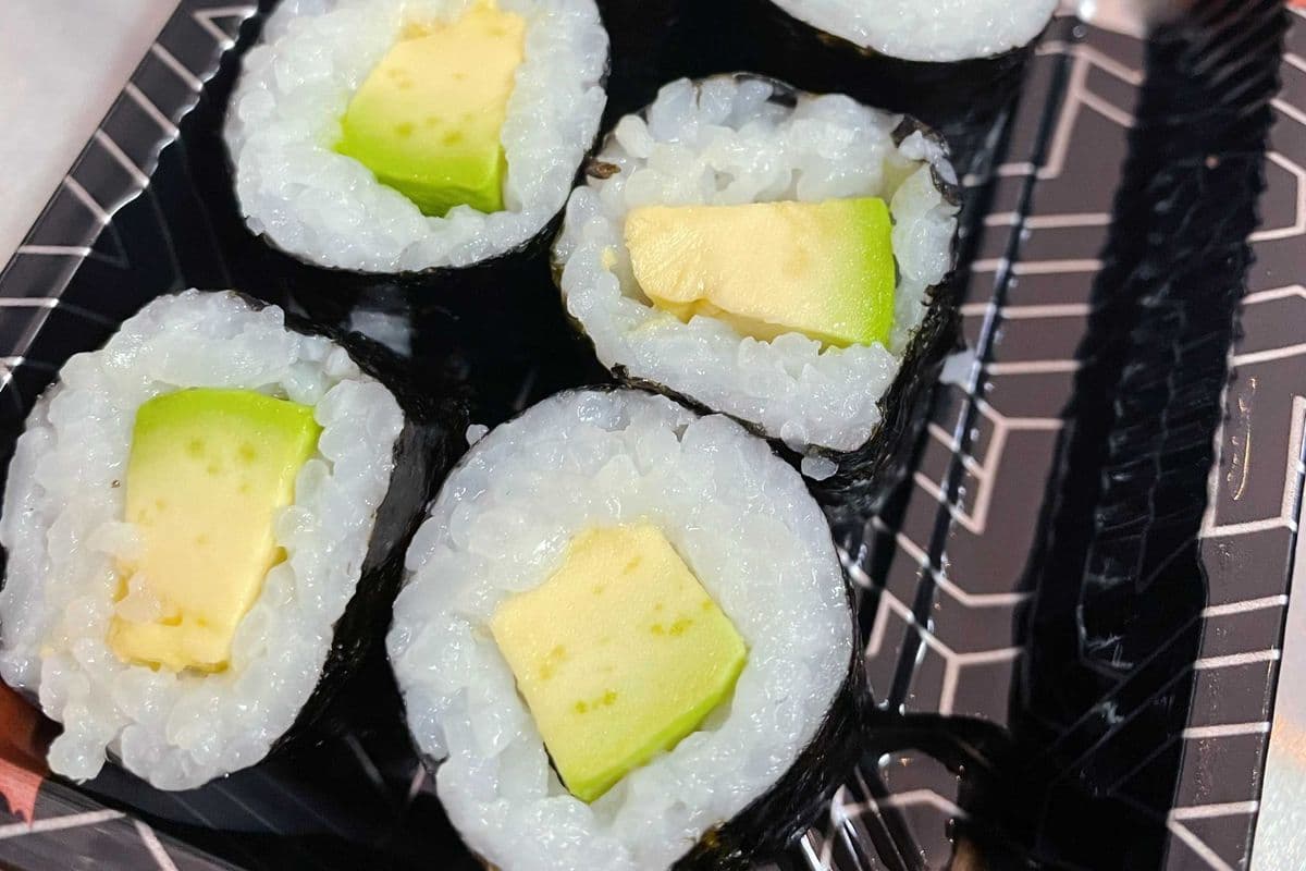 Avocado Hosomaki (8 pcs)