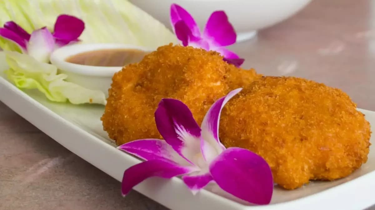 AP-14 (B). Shrimp Cakes - Tod Man Goong (2 pcs)