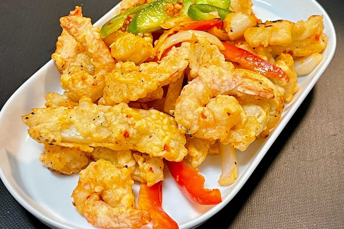 C. Spicy Squid, Scallop, and Shrimp 椒盐三鲜
