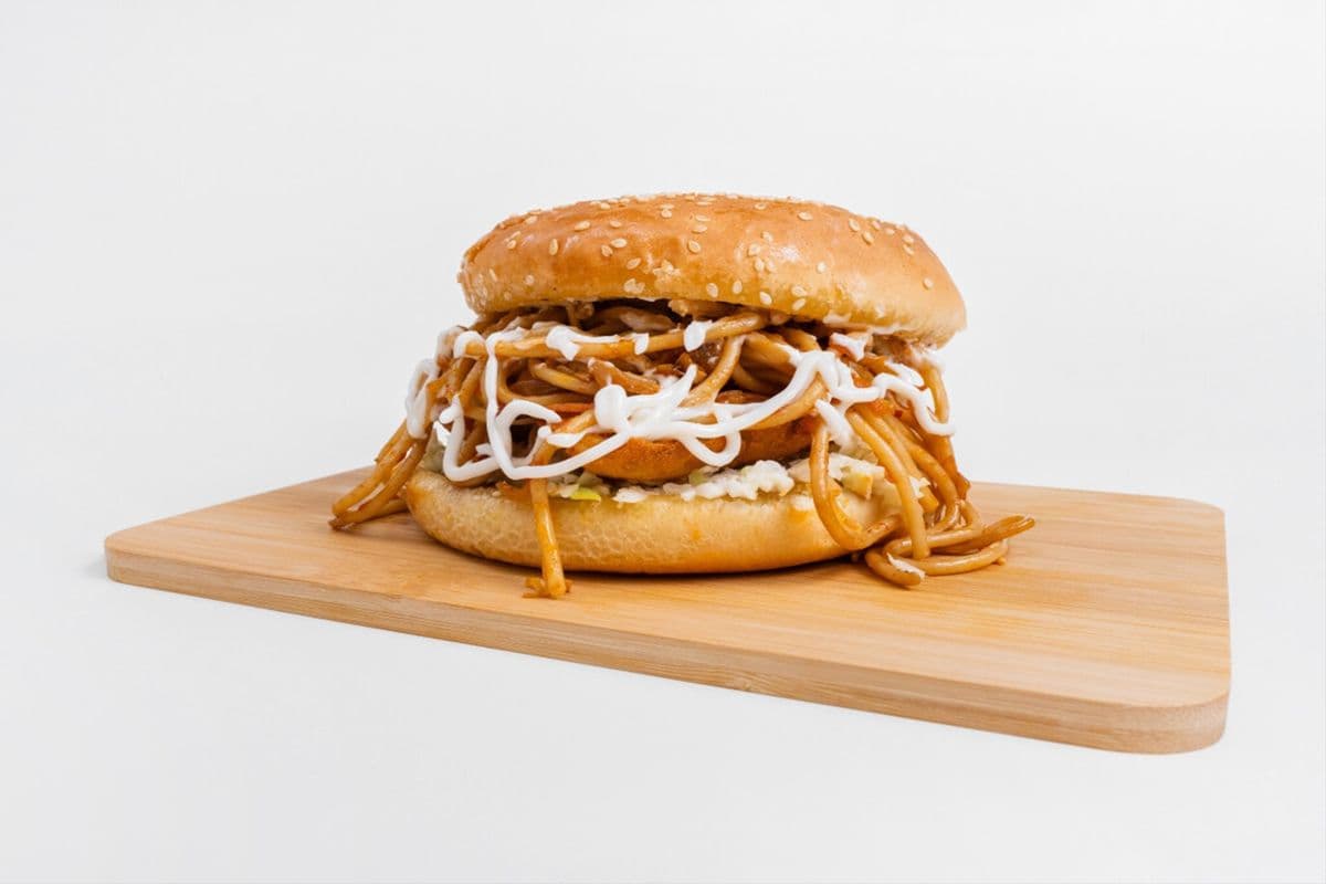 Aloo Tikki Noodle Burger