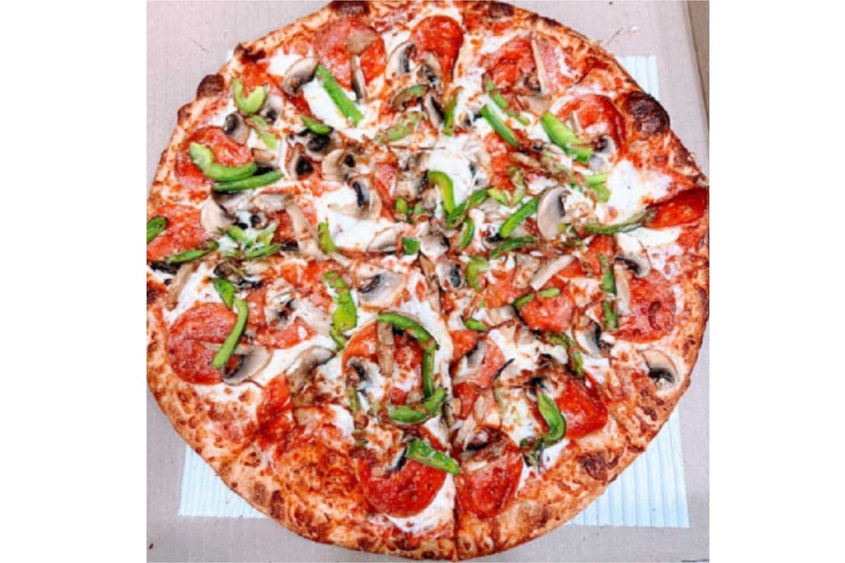 Deluxe Pizza (12 Slices)