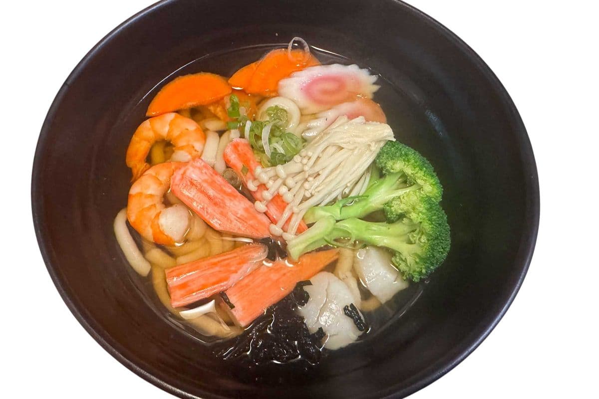N6) Seafood Udon Soup