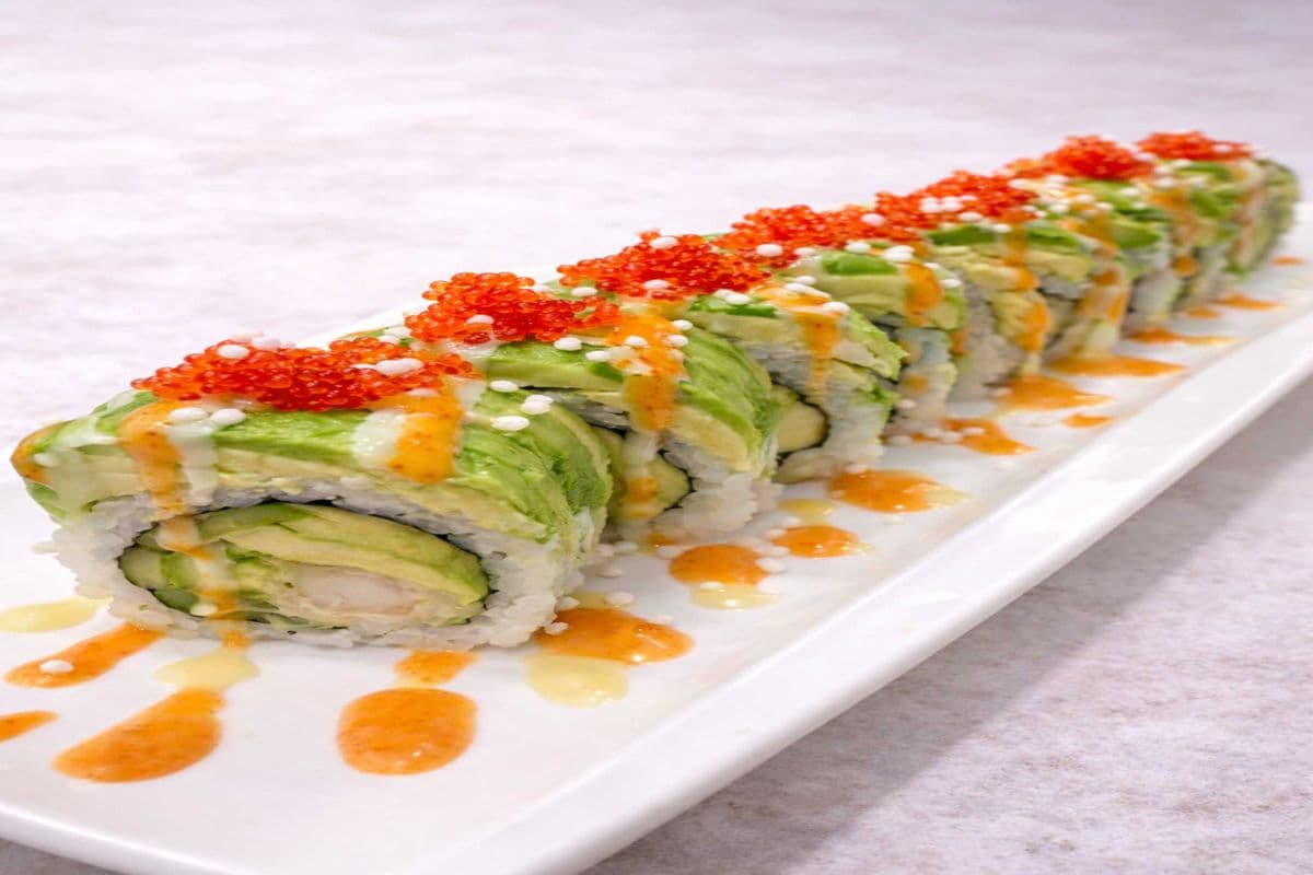 Green Dragon Roll (8 pcs)