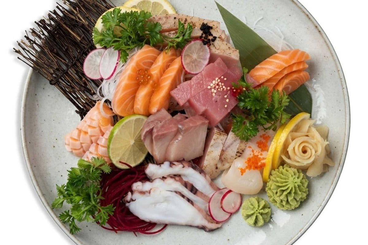 Large Sashimi (24 pcs)