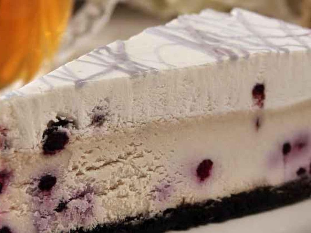 White Chocolate Blueberry Cheesecake