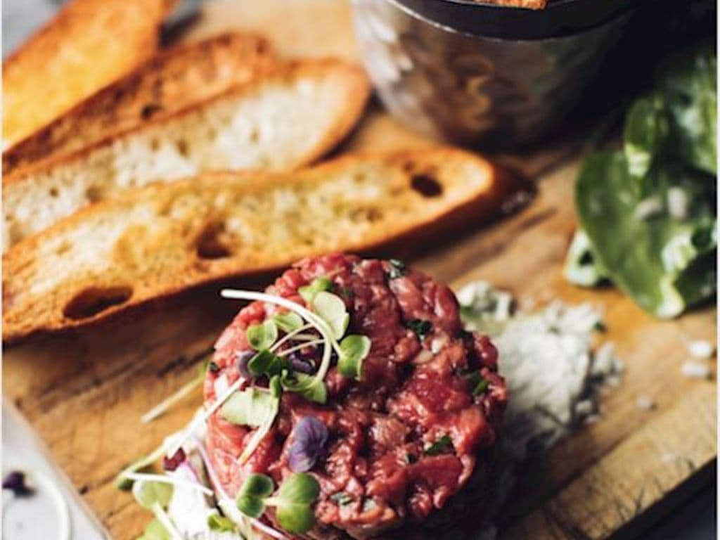 Tartare de boeuf classique / Classic Beef Tartar