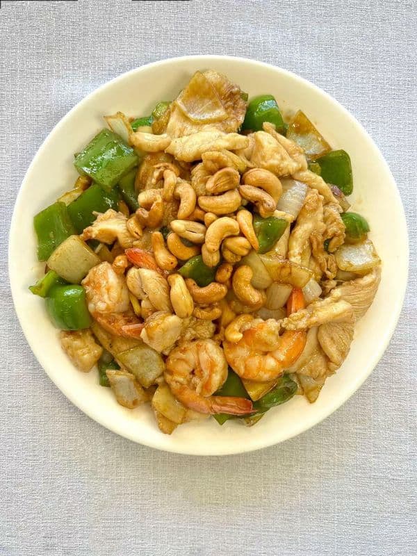 31. Poulet et crevettes aux noix d'acajou / Chicken and Shrimp with Cashew Nuts / 31. Poulet et crevettes aux noix d'acajou / Chicken and Shrimp with