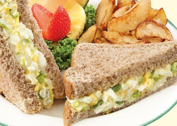 Egg salad with potatoes (980 Cals.)