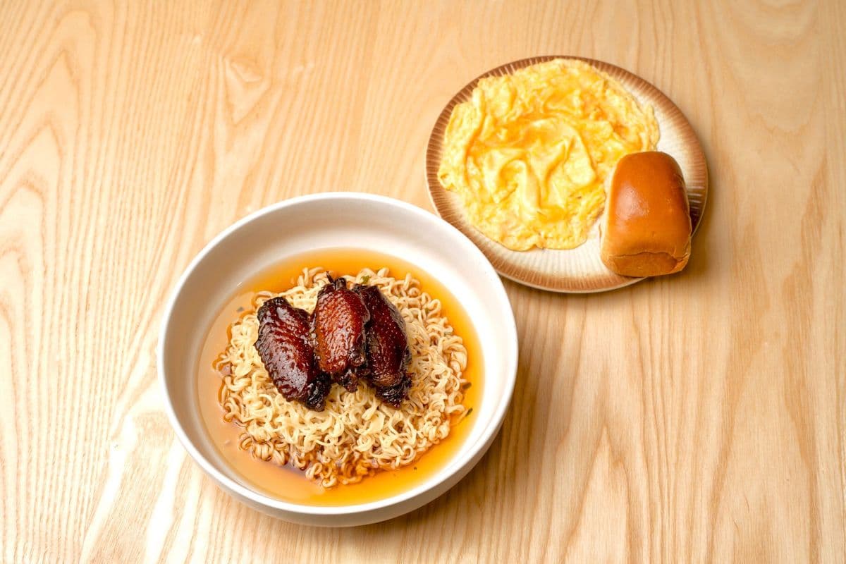 HK208. 瑞士汁雞翼麵 / Sweet Soy Sauce Chicken Wings Soup Noodles