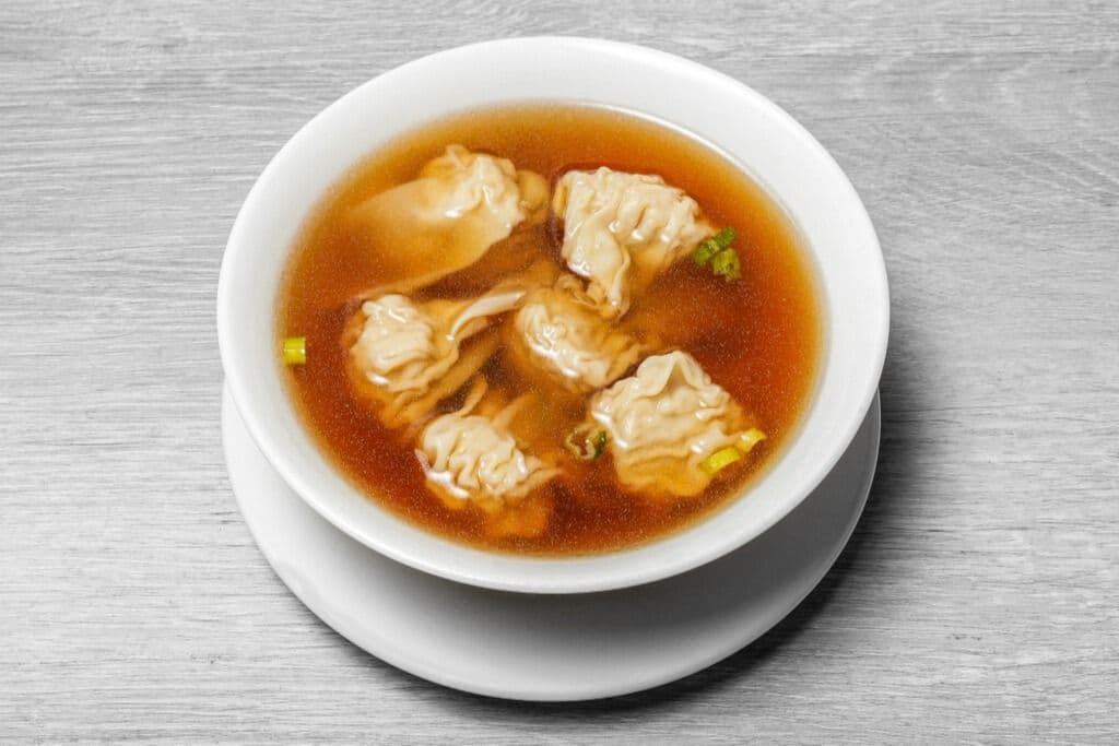 C6. Wonton Soup with Chicken