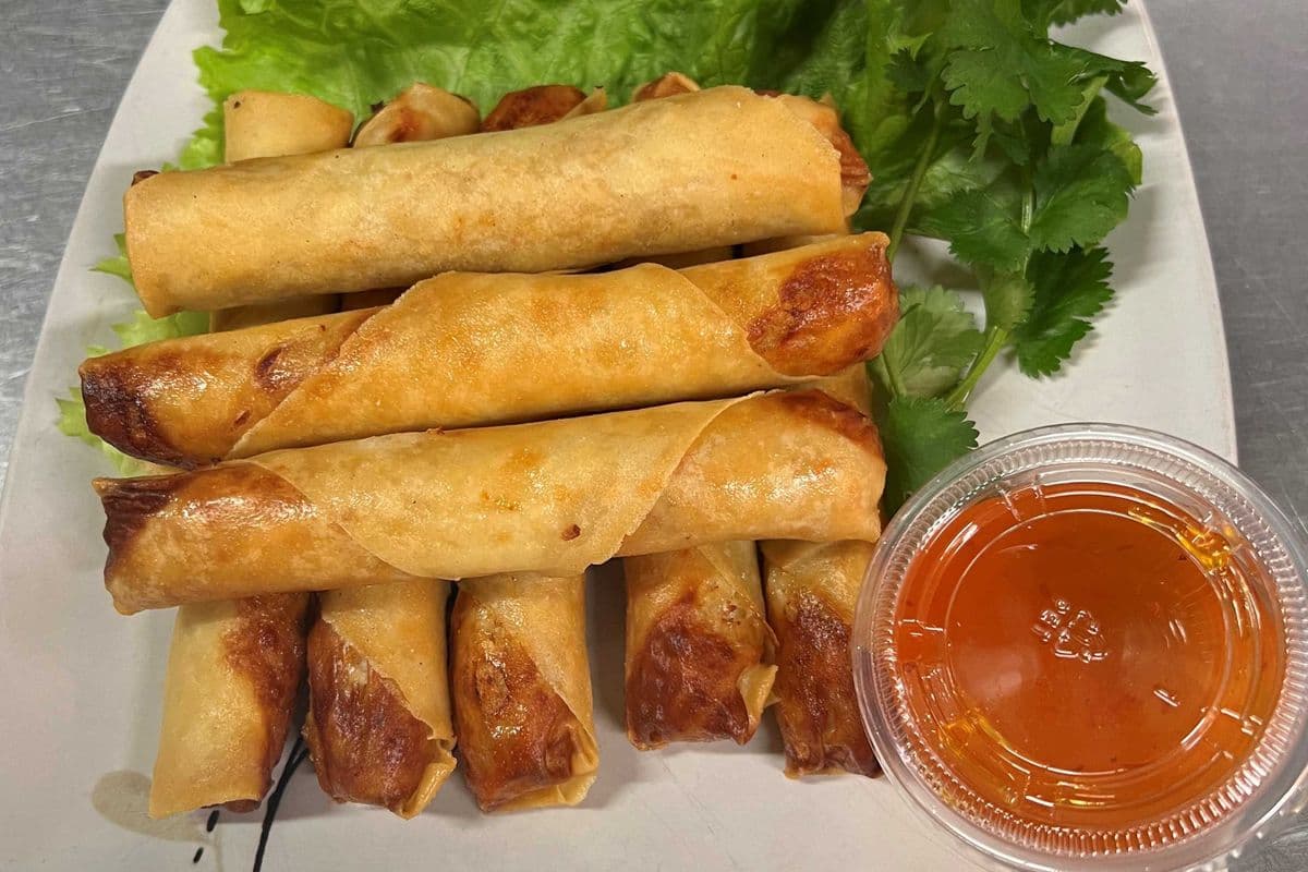 1. Spring Rolls - ปอเปี๊ยะ