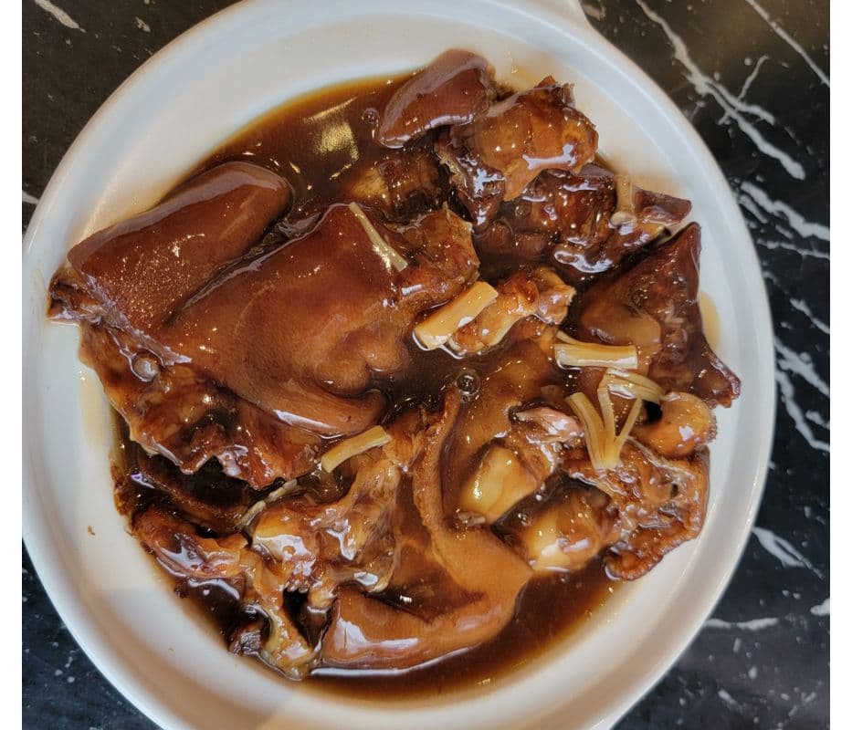 鮑汁豬手 Braised Pork Knuckles in Abalone Sauce