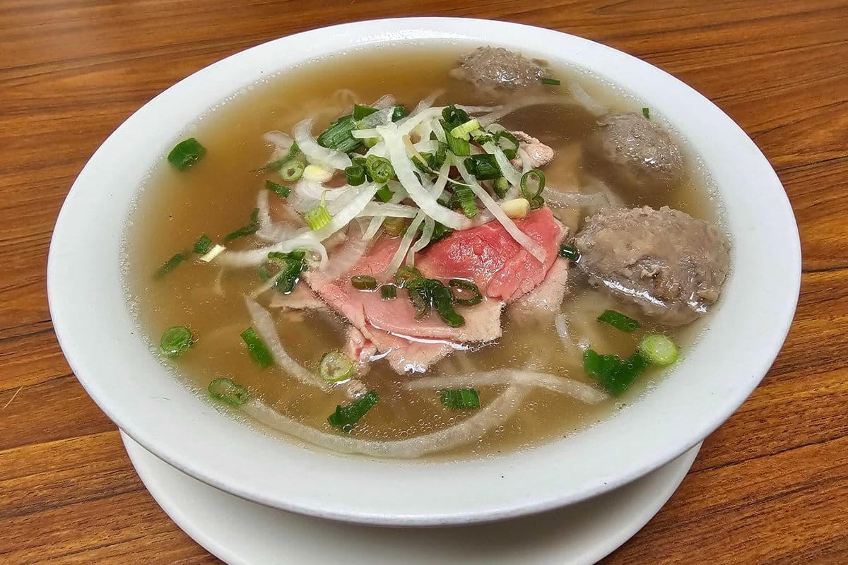21. Deluxe La Pagode Rice Noodle Soup (Combination Sliced Beef)