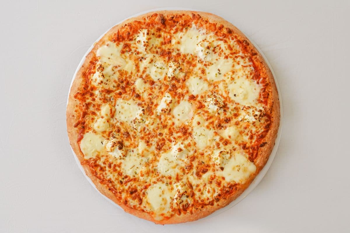 Pizza quatre fromages / Four Cheese Pizza