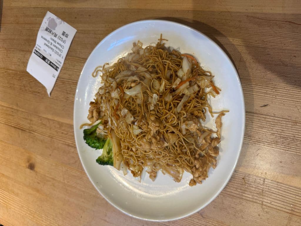Sauteed Chicken & Greens Chow Mein 鸡片时蔬炒面