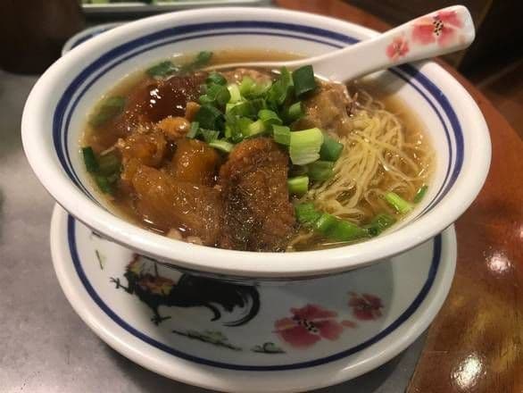 Beef Brisket and Tendon Noodle Soup / 柱侯牛筋腩湯麵