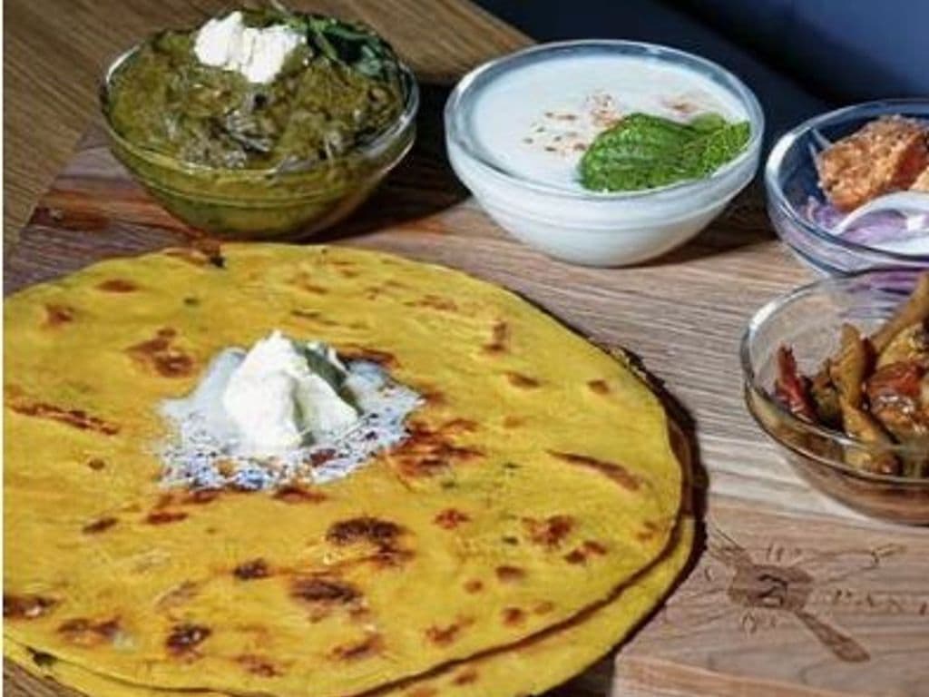MAKKI DI ROTI SARSON DA SAAG THALI