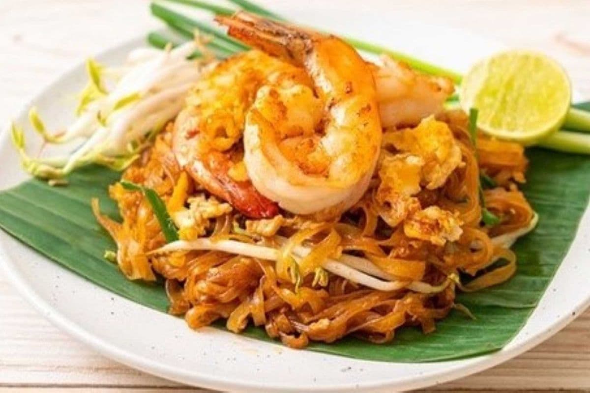 18. Pad Thai - ผัดไทย