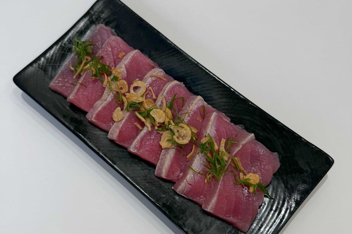A5. Tuna Carpaccio (8 pcs) 薄切吞拿魚