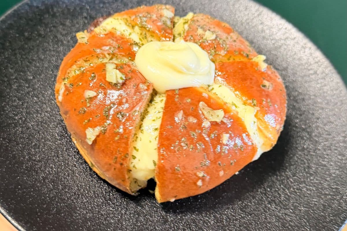 Korean-Style Cream Cheese Garlic Bread