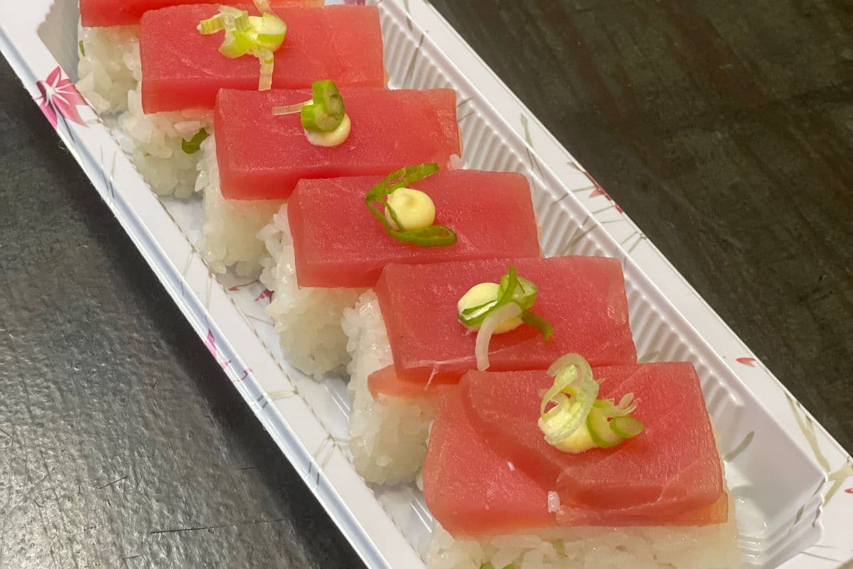 Red Tuna Oshi (6 pcs)