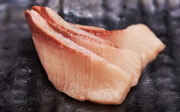Hamachi Sashimi (3 pcs)