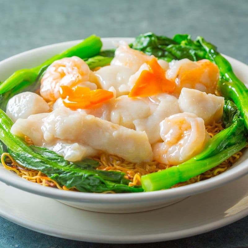 Seafood Chow Mein (or Fried Flat Rice Noodle) 海鮮炒麵或炒河