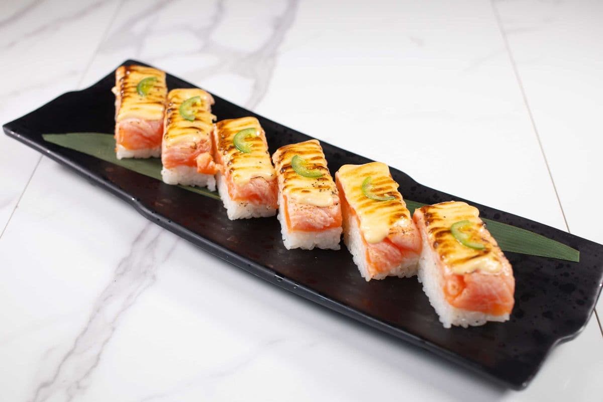 37. Salmon Oshi Sushi (6 pcs)