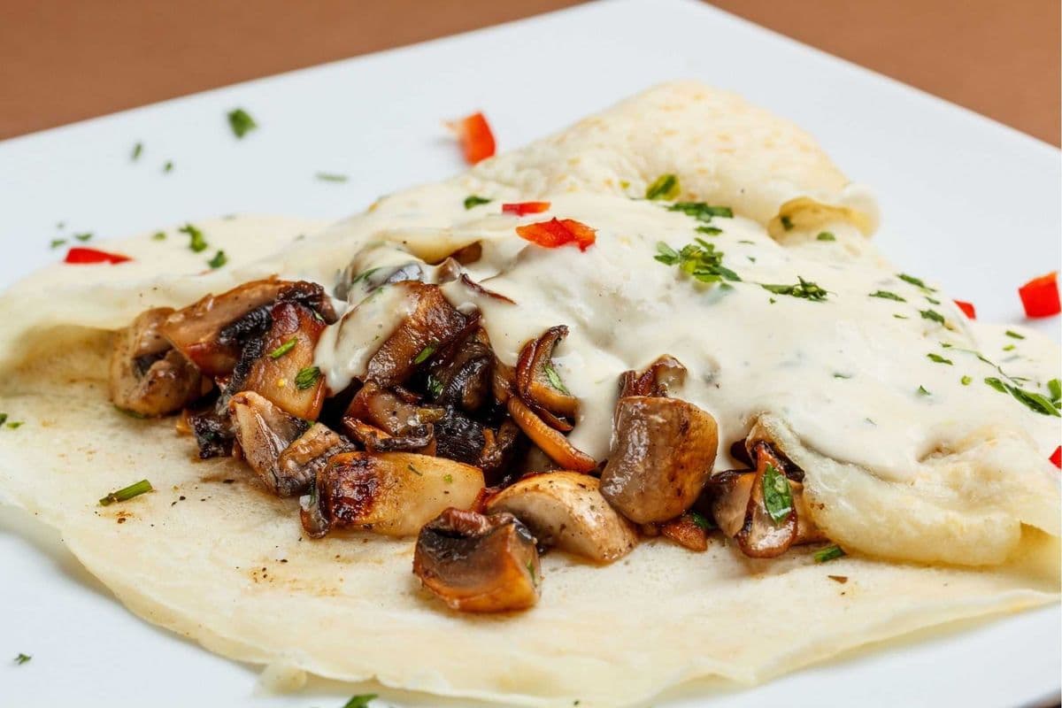 Crepe with sauteed Mushrooms and Mozzarella
