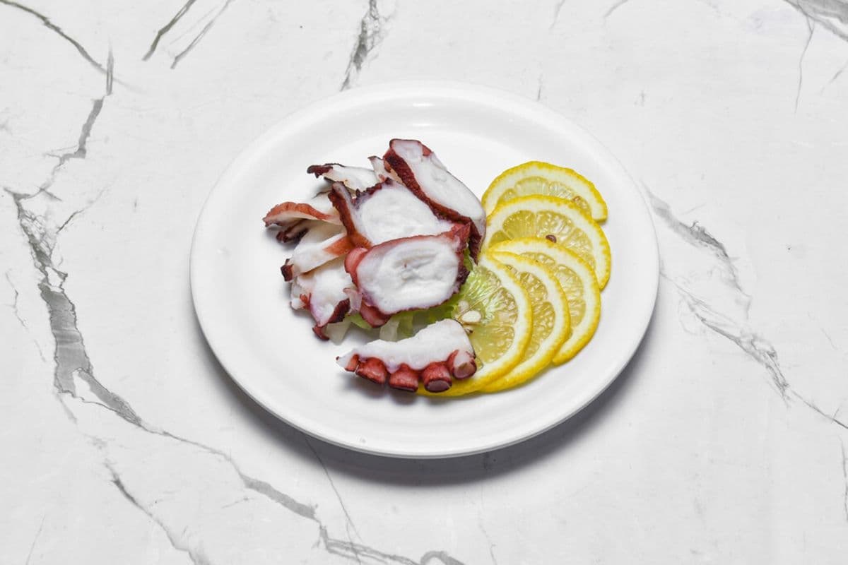 F7. Octopus Sashimi (6 pcs) (New)