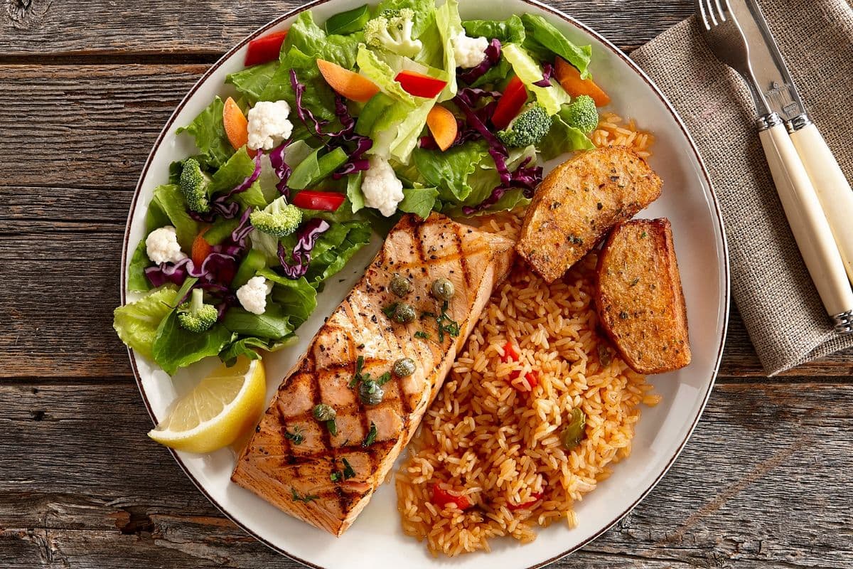 Saumon et crevettes grillées / Grilled Salmon & Shrimp