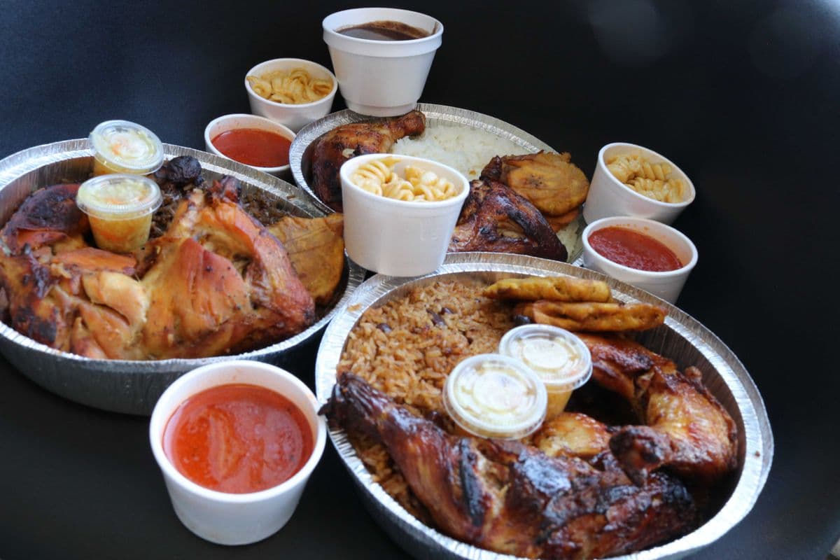 Plat de poulet braisé (grand) / Charcoal Chicken Plate (Large).