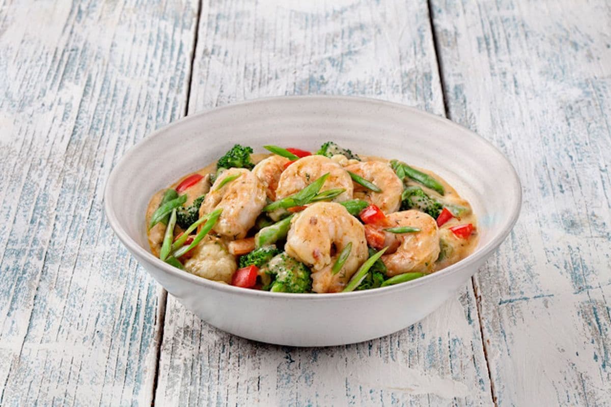 Coconut Garlic Shrimp (591 Cal)