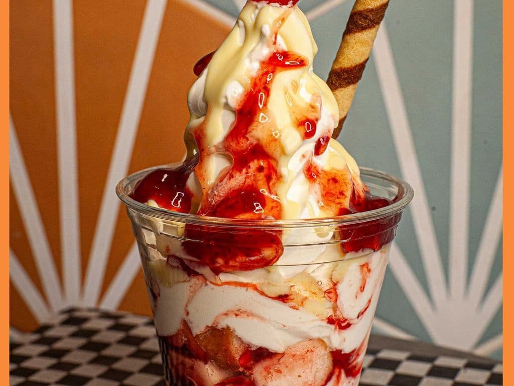 (P) SUNDAE ROYAL SHORT CAKE