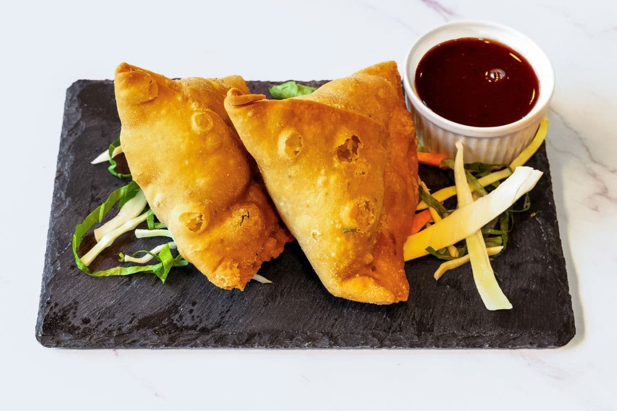 Veg Samosas (Vegan Homemade) (2 Pcs)
