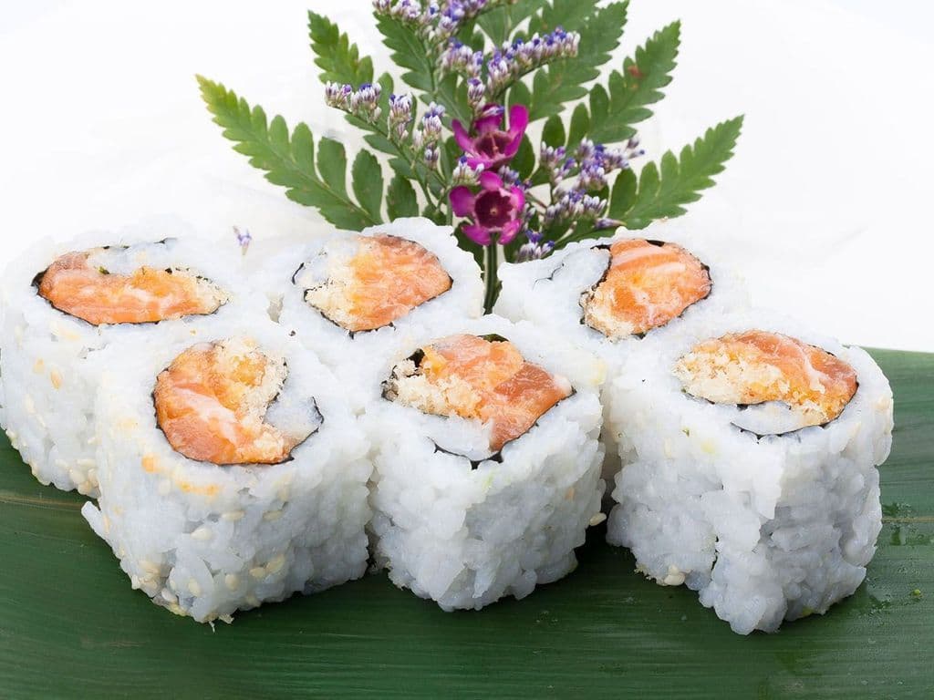 Spicy Salmon Roll (6 pcs)