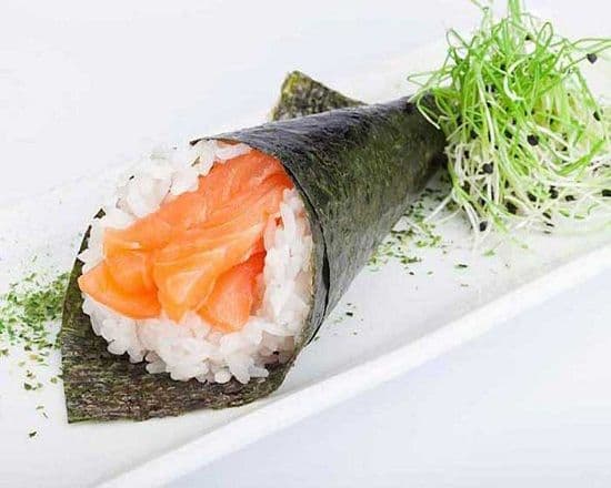 Spicy Salmon Handroll (1 pc)