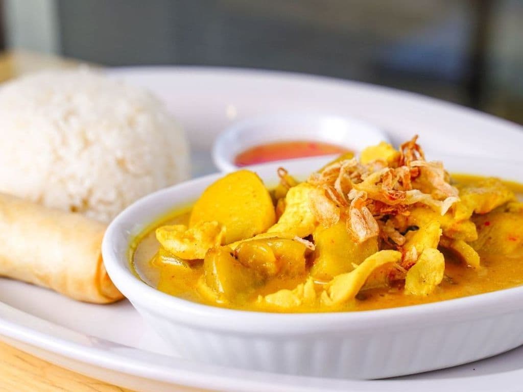 L5Y. Yellow Curry with Potatoes Topped with Crispy Shallots