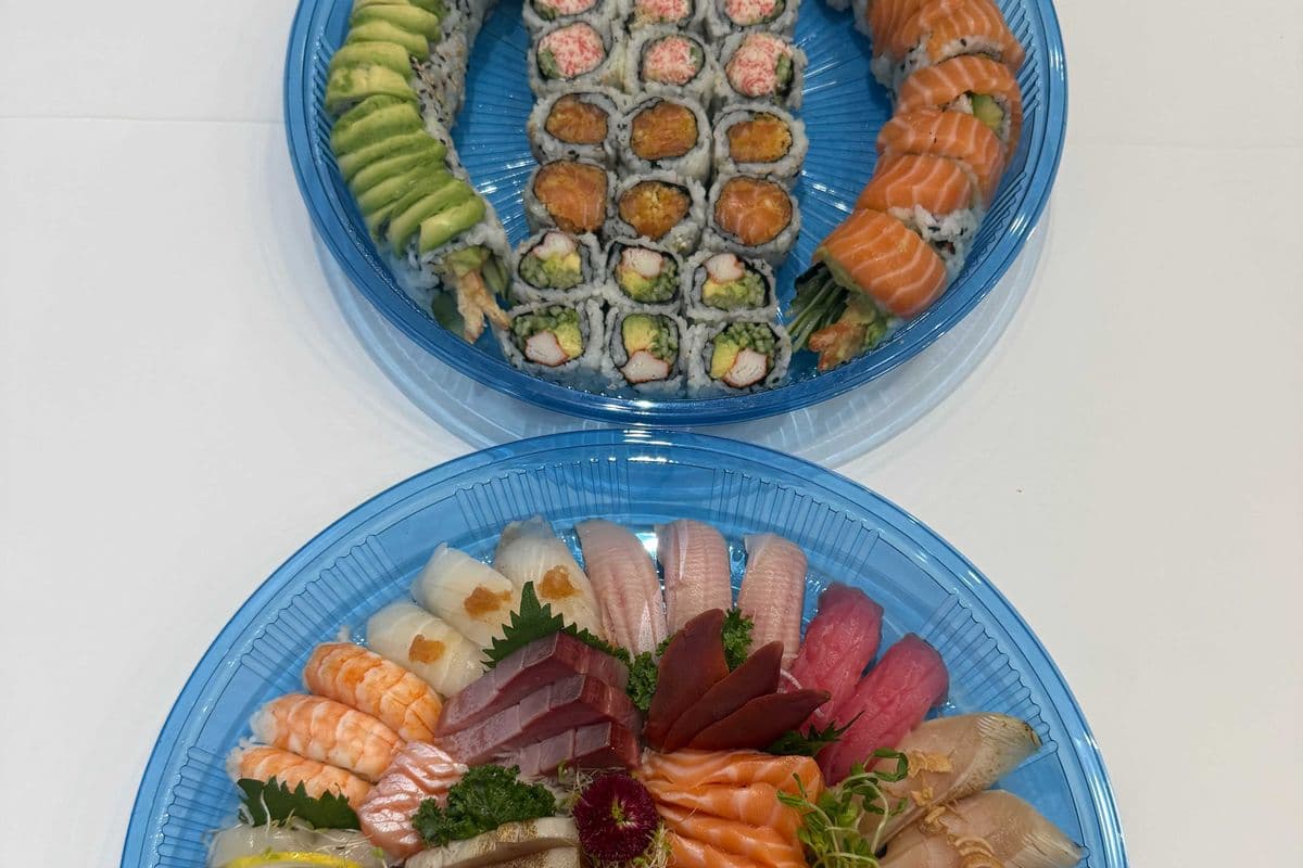 P4. Assorted Sushi, Sashimi, and Roll (100 pcs) 刺身+壽司+卷拼盤