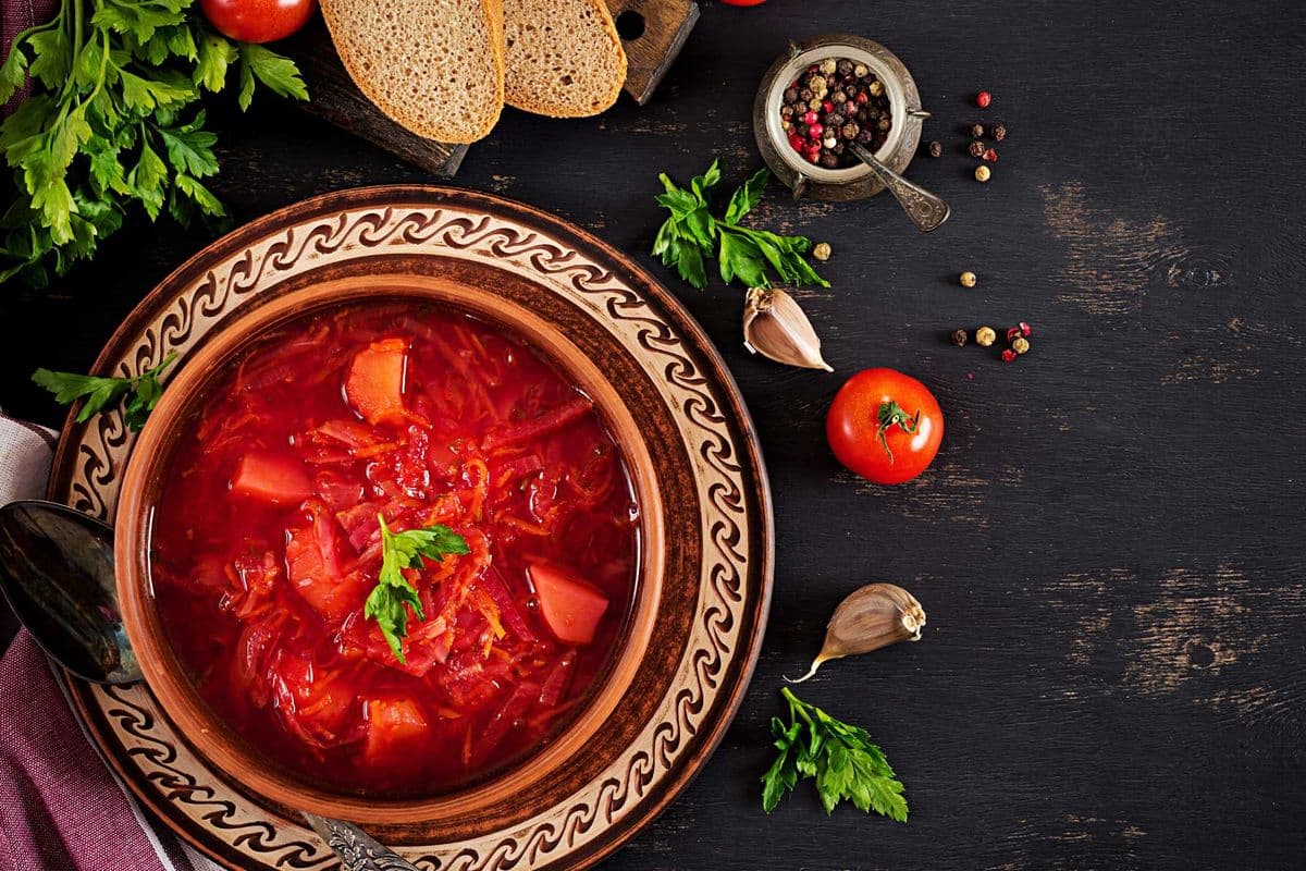 Classic Borscht with Beef (16 oz)