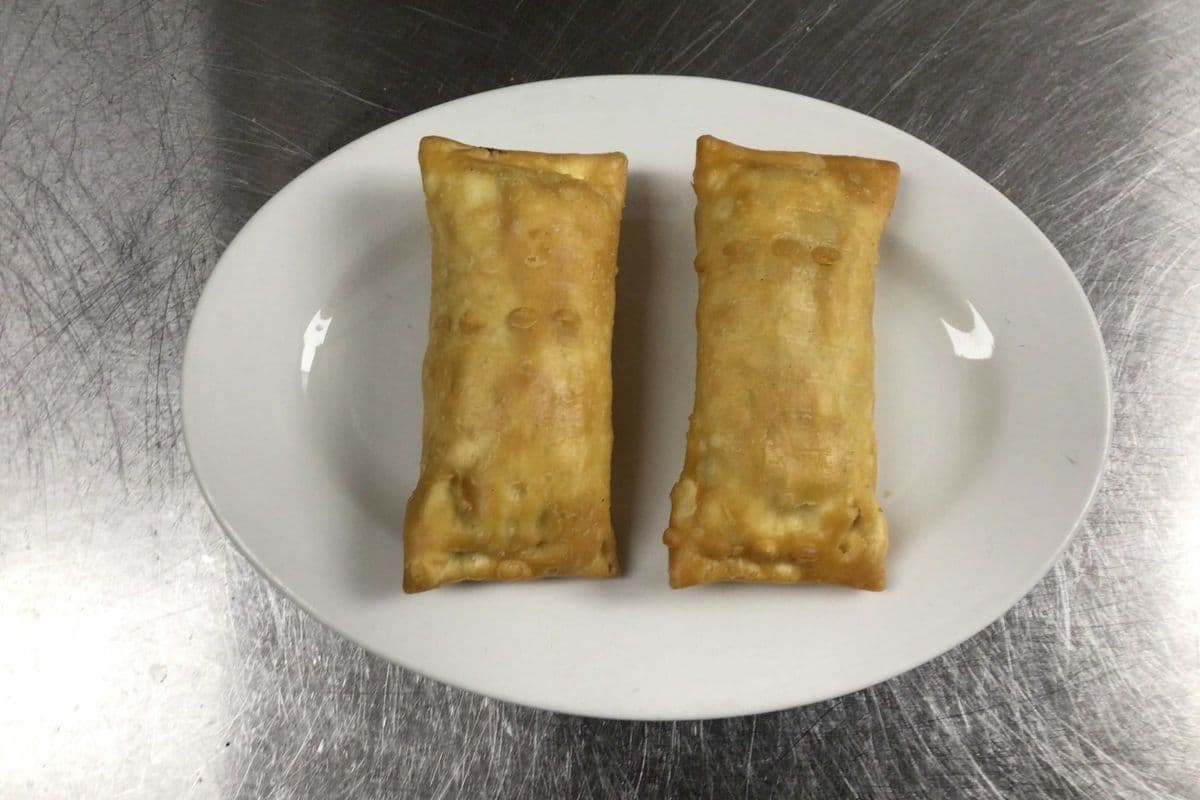 10. Egg Roll (2 pcs)