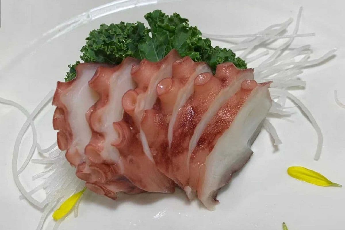 M05. Octopus (3pcs) ⼋⽖⻥刺身