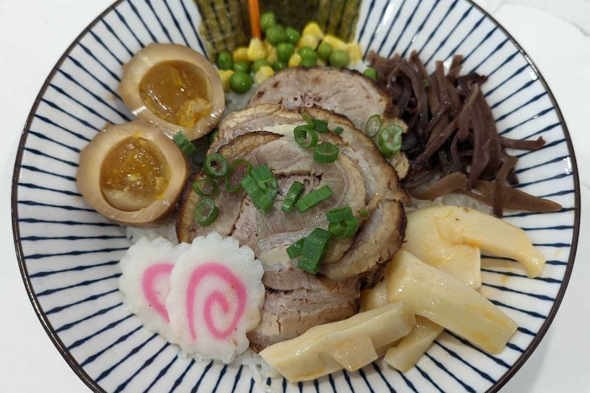 ER18. Braised Pork Rice Bowl (Japanese Style)