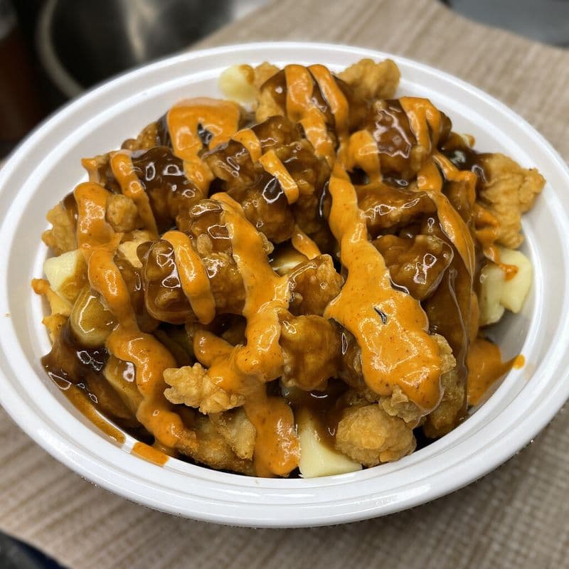 Regular Popcorn Chicken Poutine
