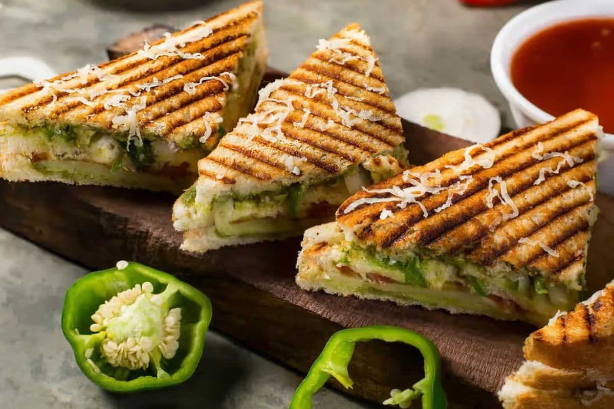 Veg Cheese Grill Sandwich with Amul Cheese - No Onion No Garlic