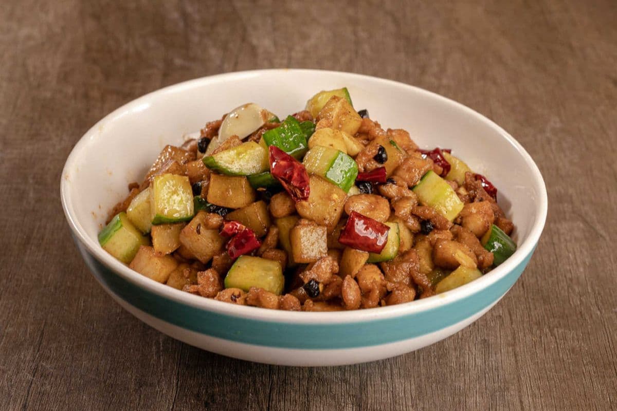 Stir-Fried Chicken Dices with Potato and Black Bean 土家豆豉鸡丁
