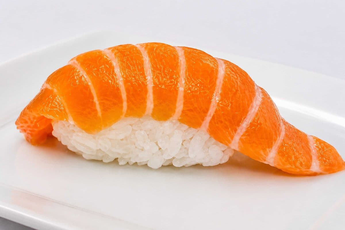 Salmon Nigiri (1 pcs)